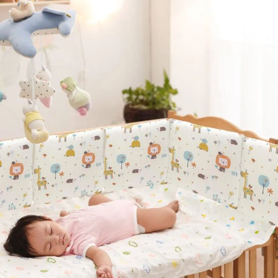 Tour de lit bébé